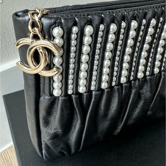 FULL SET - CHANEL Vintage and Classic Black Clutch with Faux Pearls - Picture 9 of 13